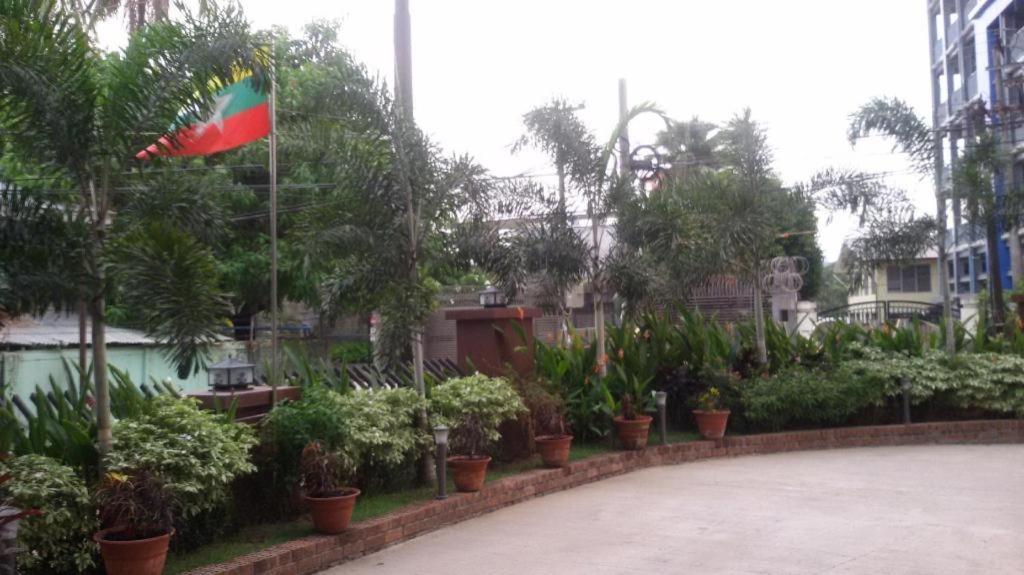 Virati Hotel Yangon Exterior foto