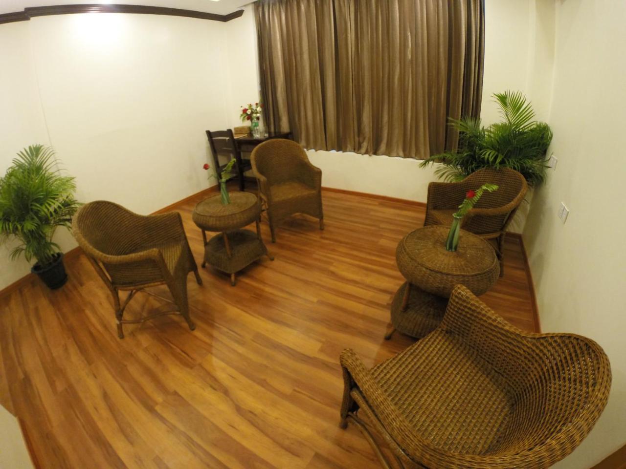 Virati Hotel Yangon Exterior foto