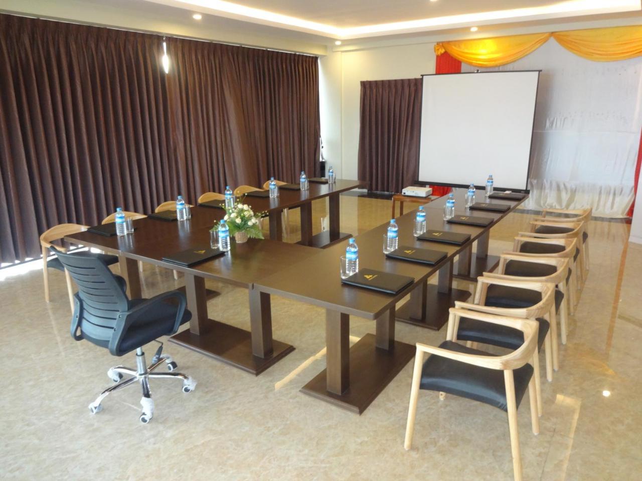 Virati Hotel Yangon Exterior foto