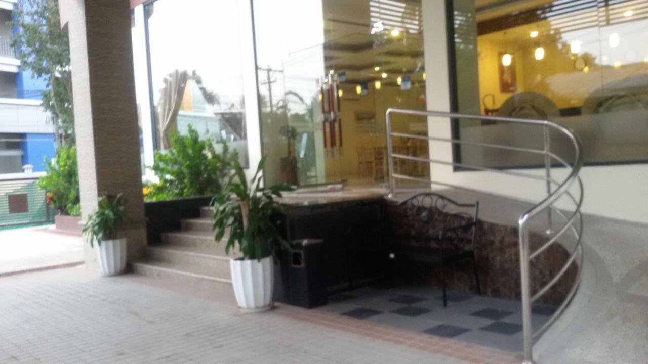 Virati Hotel Yangon Exterior foto